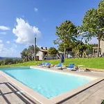 5 Bedroom Beautiful In Casa de Férias Giove