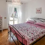 5 Bedroom Beautiful In Casa de Férias *