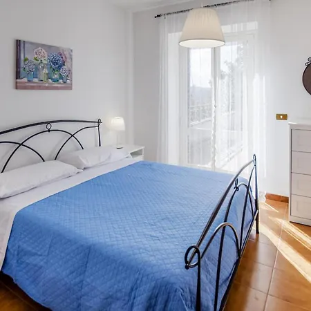 5 Bedroom Beautiful In Сasa de vacaciones *