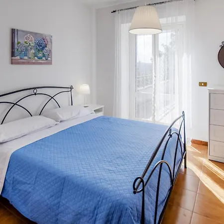 5 Bedroom Beautiful In Prázdninový dům *