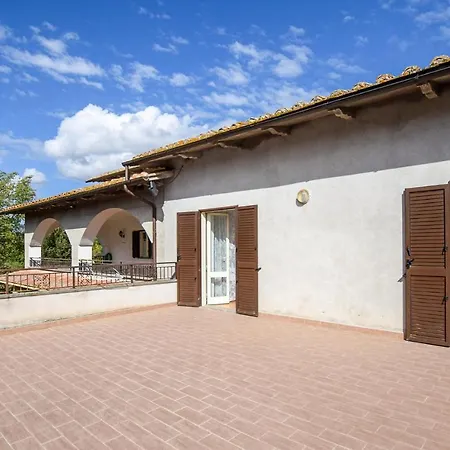 5 Bedroom Beautiful In Prázdninový dům Giove