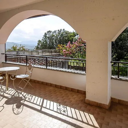 5 Bedroom Beautiful In Сasa de vacaciones