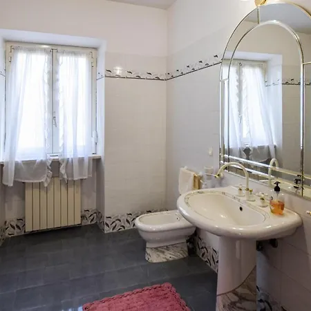 5 Bedroom Beautiful In Сasa de vacaciones *