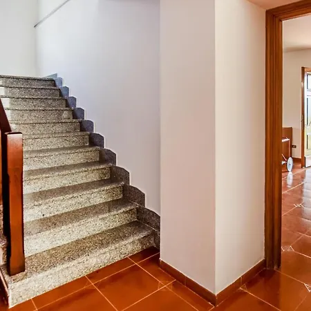 5 Bedroom Beautiful In Сasa de vacaciones *