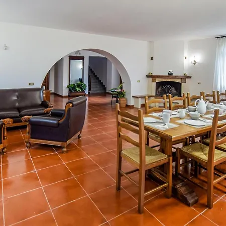 Сasa de vacaciones 5 Bedroom Beautiful In