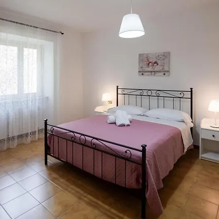 Сasa de vacaciones 5 Bedroom Beautiful In Giove