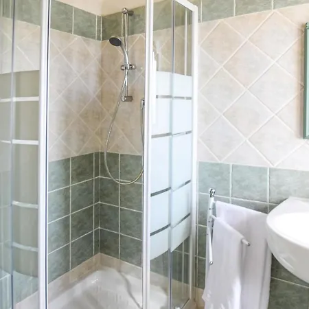 5 Bedroom Beautiful In Сasa de vacaciones Giove